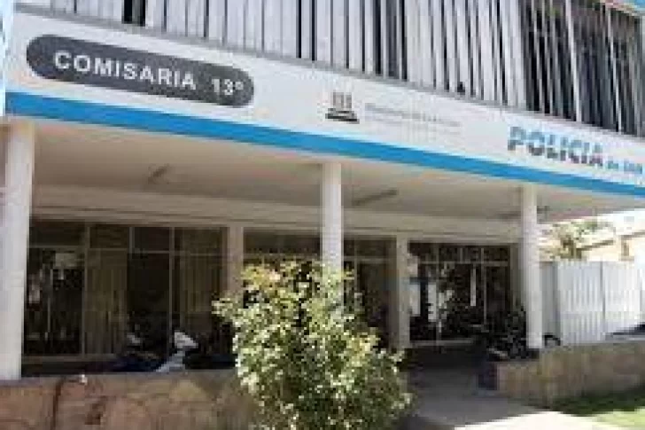 Caminó 800 metros con unas columnas que robó, lo descubrieron y quedó detenido