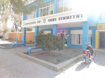 Choque entre auto y camioneta dejó a una familia completa con diferentes lesiones Choque entre auto y camioneta dejó a una familia completa con diferentes lesiones