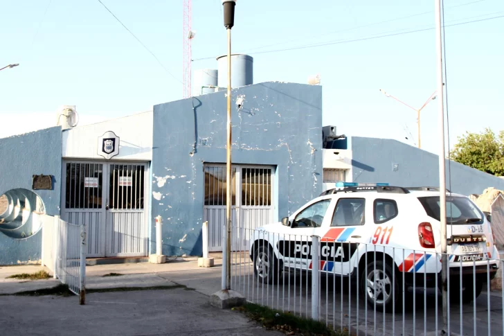 Chimbas: una mujer se enojó porque su padre le pidió un té y lo atacó brutalmente