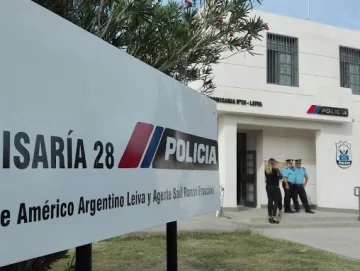 Robaron un televisor e intentaron huir en un auto, que terminaron dejando abandonado Robaron un televisor e intentaron huir en un auto, que terminaron dejando abandonado