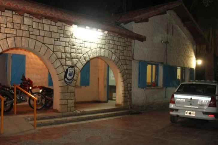 Usaron una casa abandonada para tomar y festejar un cumpleaños: fueron aprehendidos