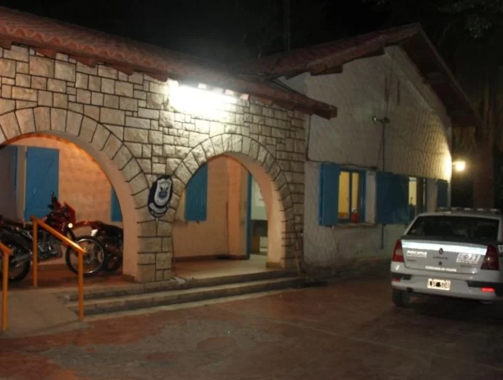 Usaron una casa abandonada para tomar y festejar un cumpleaños: fueron aprehendidos