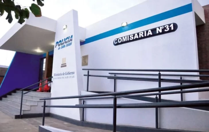 A mano armada robó una moto y trató de escapar por los techos de unas casas A mano armada robó una moto y trató de escapar por los techos de unas casas