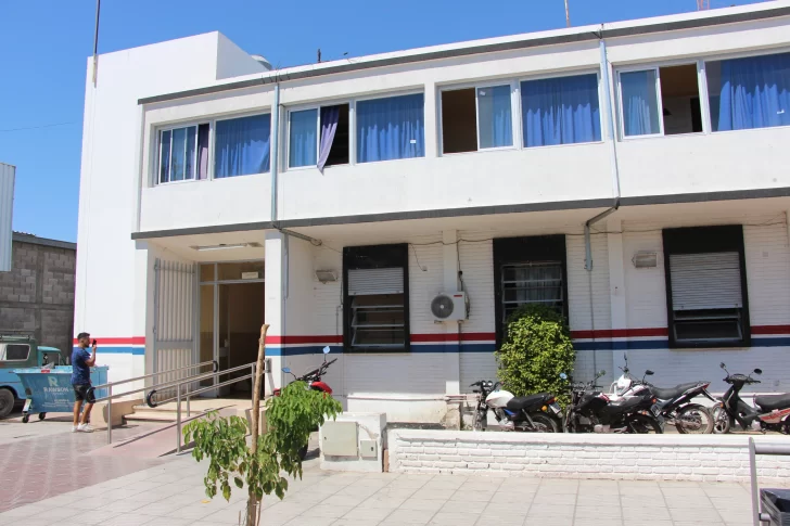 Vieron a la Policía y tiraron un arma: quedaron detenidos Vieron a la Policía y tiraron un arma: quedaron detenidos