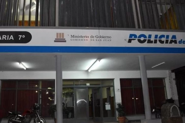 Con rostros cubiertos y guantes, asaltan a un comerciante y su mujer y roban unos $200.000