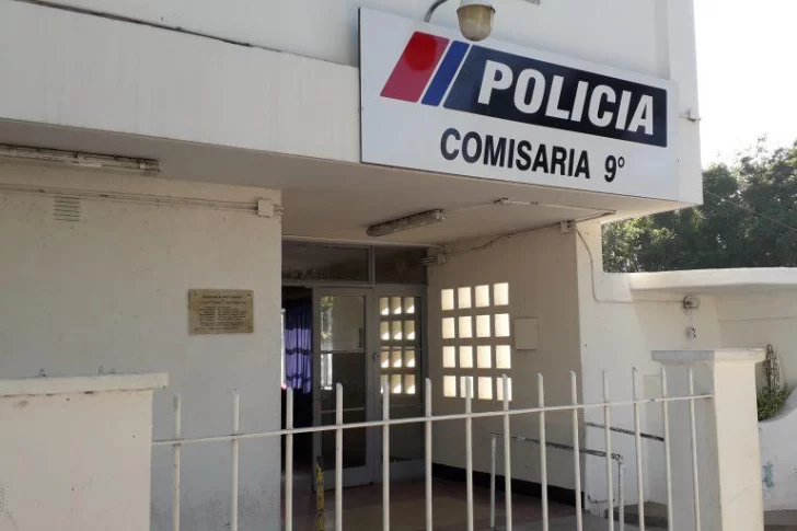 Robaron en un departamento y fueron grabados por la cámara de seguridad