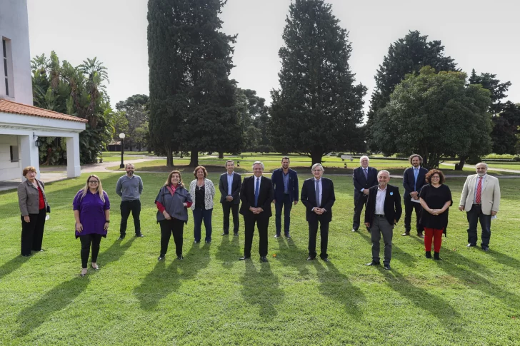 Un médico asesor del Gobierno advirtió la llegada de la segunda ola con 10 mil muertos por mes