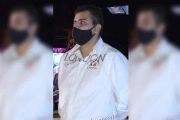 Un concejal usó una camisa con la bandera inglesa en un acto de Malvinas Un concejal usó una camisa con la bandera inglesa en un acto de Malvinas