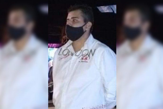 Un concejal usó una camisa con la bandera inglesa en un acto de Malvinas Un concejal usó una camisa con la bandera inglesa en un acto de Malvinas