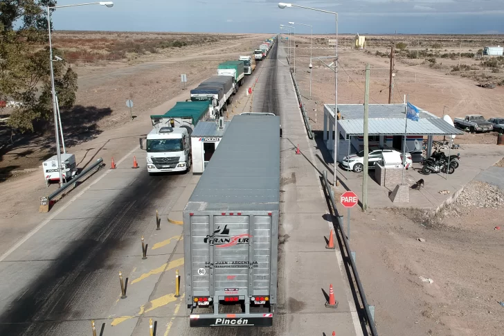 Gobierno, preocupado por los ingresos ilegales: temen que disparen la circulación viral