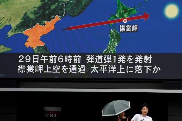Corea del Norte lanzó un nuevo misil que sobrevoló Japón