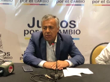 Cornejo, de campaña en la provincia: “Le pedimos ayuda a los sanjuaninos para fiscalizar” Cornejo, de campaña en la provincia: “Le pedimos ayuda a los sanjuaninos para fiscalizar”