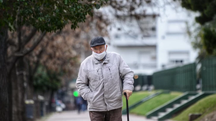 Los casos de coronavirus descendieron un 40% el último mes en Argentina Los casos de coronavirus descendieron un 40% el último mes en Argentina