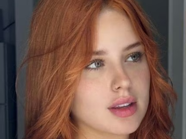 Coti Romero y unas transparencias que dejaron ver diminutas bikinis