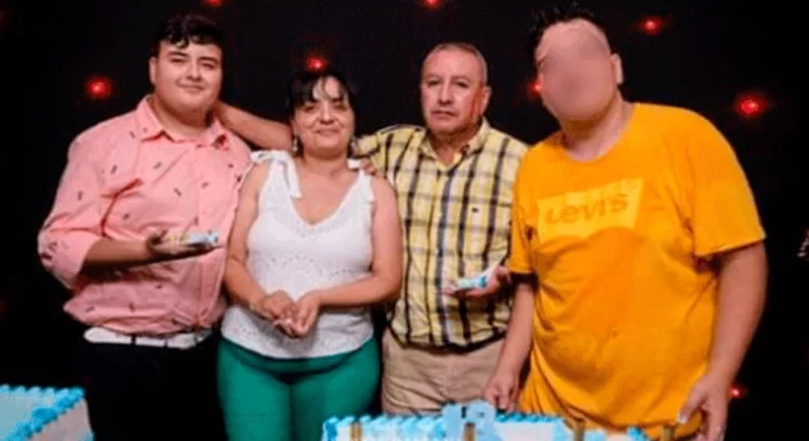 Vio morir por coronavirus a su hijo de 15 años, a su marido y a su suegro con días de diferencia Vio morir por coronavirus a su hijo de 15 años, a su marido y a su suegro con días de diferencia