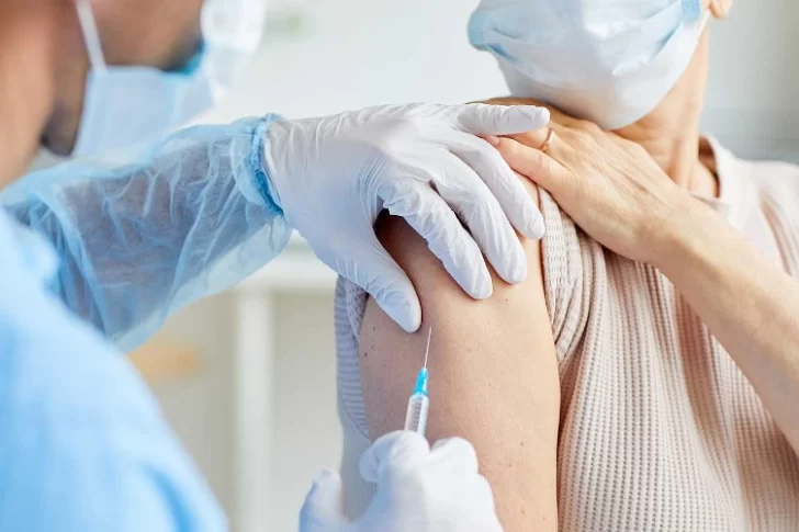 El Gobierno indemnizará a quienes sufran efectos adversos por la vacuna