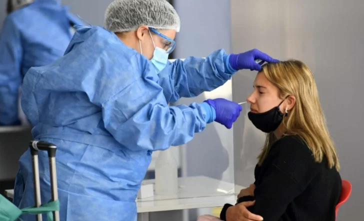 En el país, el 13% de las personas con covid en el último mes ya se habían contagiado antes En el país, el 13% de las personas con covid en el último mes ya se habían contagiado antes