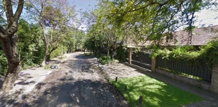 Entró a robar a una casa, ahorcó al dueño con un cable y lo tiró a una pileta