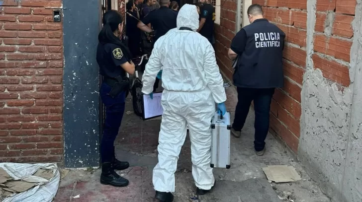 Niña hallada en una caja de madera con cemento murió por una infección respiratoria Niña hallada en una caja de madera con cemento murió por una infección respiratoria