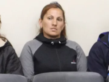 Revuelo en Tribunales por una sospechosa de un crimen que generó un tenso momento cuando se quiso lastimar