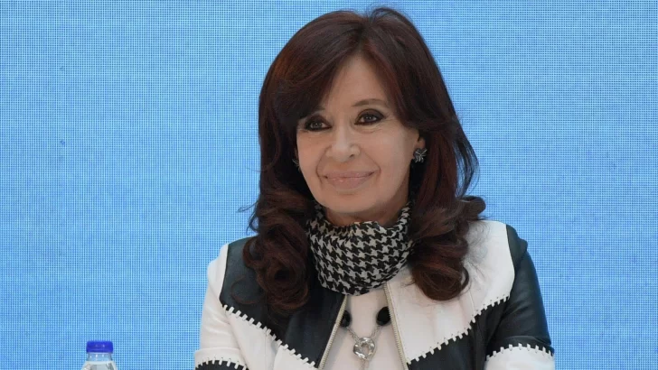 CFK fue condenada a 6 años de prisión e inhabilitada de por vida para ocupar cargos públicos CFK fue condenada a 6 años de prisión e inhabilitada de por vida para ocupar cargos públicos