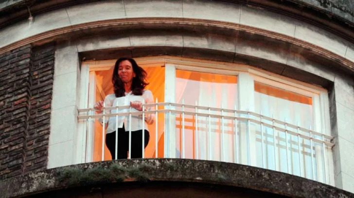 Sabag Montiel y su novia planearon alquilar un departamento frente a la casa de CFK Sabag Montiel y su novia planearon alquilar un departamento frente a la casa de CFK