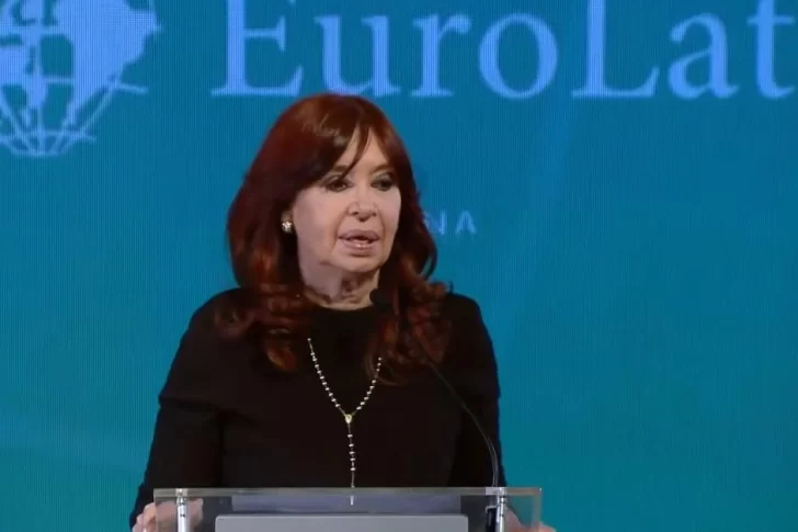 Cristina: “Que te pongan una banda y que te den el bastón no significa que tengas el poder”