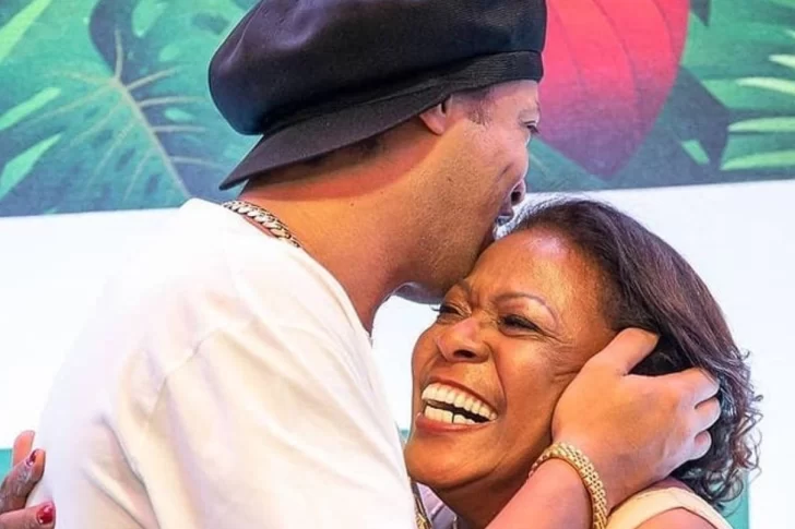 El mensaje de Ronaldinho tras la muerte de su mamá por coronavirus