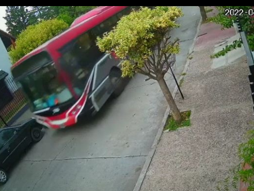 [VIDEOS] Un niño de 12 años robó un colectivo y manejó 35 cuadras