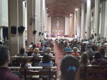 Sanjuaninos coparon la Catedral en la jornada de oración por la paz en Ucrania Sanjuaninos coparon la Catedral en la jornada de oración por la paz en Ucrania