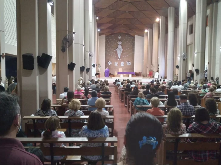 Sanjuaninos coparon la Catedral en la jornada de oración por la paz en Ucrania Sanjuaninos coparon la Catedral en la jornada de oración por la paz en Ucrania