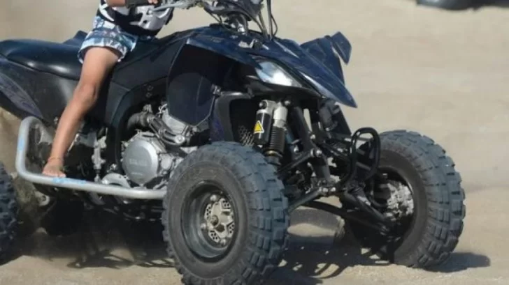 Un hombre y una mujer, hospitalizados al volcar cuando andaban en cuatriciclo