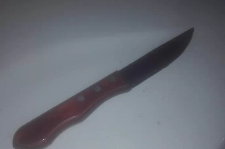 Una mujer fue atacada por su pareja con un cuchillo en Rivadavia