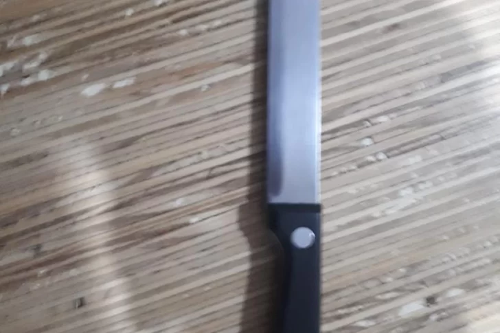 Llegó al hospital con 3 heridas provocadas con un cuchillo y contó que quisieron robarle