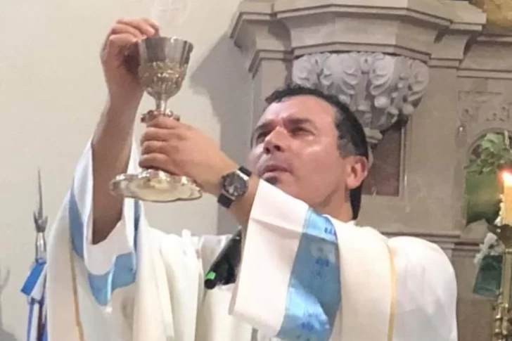 Un cura se enojó con Kicillof por el pase sanitario en las misas: “¿Quién carajo es?”