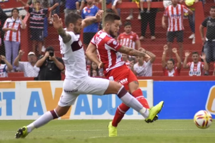 Unión goleó a Lanús 3 a 0 y entró a zona de Sudamericana