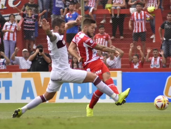 Unión goleó a Lanús 3 a 0 y entró a zona de Sudamericana