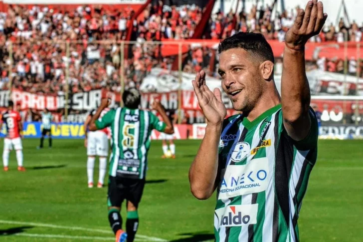 Villa Mitre eliminó a Newell’s en un partido con incidentes y será el rival de San Martín