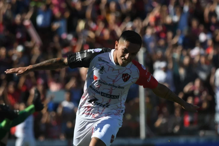 Con un doblete del ex San Martín Carabajal, Patronato ganó y mandó a todos a la B