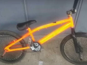Le apuntaron con un arma a un niño de 13 años para robarle la bicicleta Le apuntaron con un arma a un niño de 13 años para robarle la bicicleta