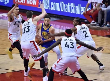 Golden State le amargó la primera chance de consagrarse campeón a Toronto Golden State le amargó la primera chance de consagrarse campeón a Toronto