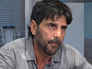 El gesto viral de la esposa de Darthés cuando les sacaron una foto en un bar de Brasil