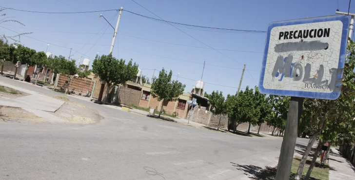 Vecinos de un barrio rawsino denuncian ser rehenes de dos bandas enfrentadas Vecinos de un barrio rawsino denuncian ser rehenes de dos bandas enfrentadas