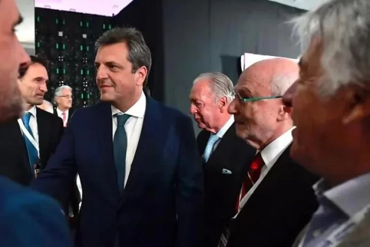 El Gobierno negocia un aumento de las naftas inferior al 10 por ciento