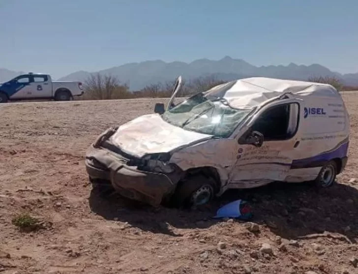 Dos sanjuaninos volcaron en La Rioja