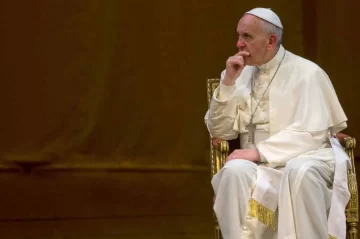 Francisco reduce por diez días sus actividades por la rodilla Francisco reduce por diez días sus actividades por la rodilla