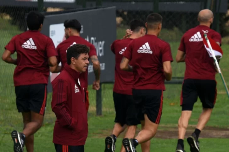 Gallardo cambiaría el sistema defensivo