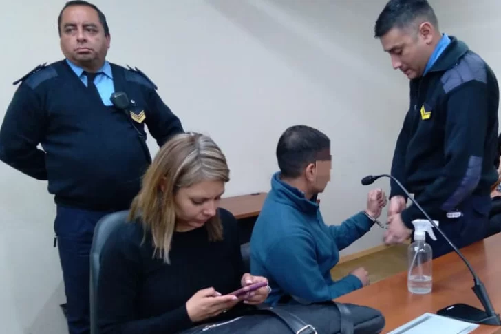 Le dan 15 años de cárcel a un farmacéutico por haber abusado y violado a su hijastra