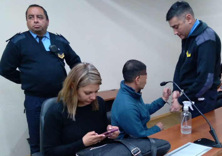 Le dan 15 años de cárcel a un farmacéutico por haber abusado y violado a su hijastra