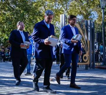 Emotivo acto en la plaza
